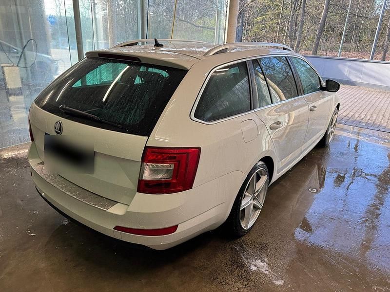 Gebraucht Skoda Octavia 140 PS (102 kW) 2014 Weiß Kleinwagen