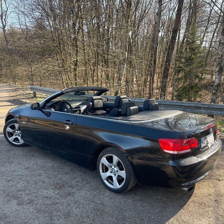 Gebraucht BMW 320 Cabriolet 170 PS (125 kW) 2009 Schwarz Cabrio