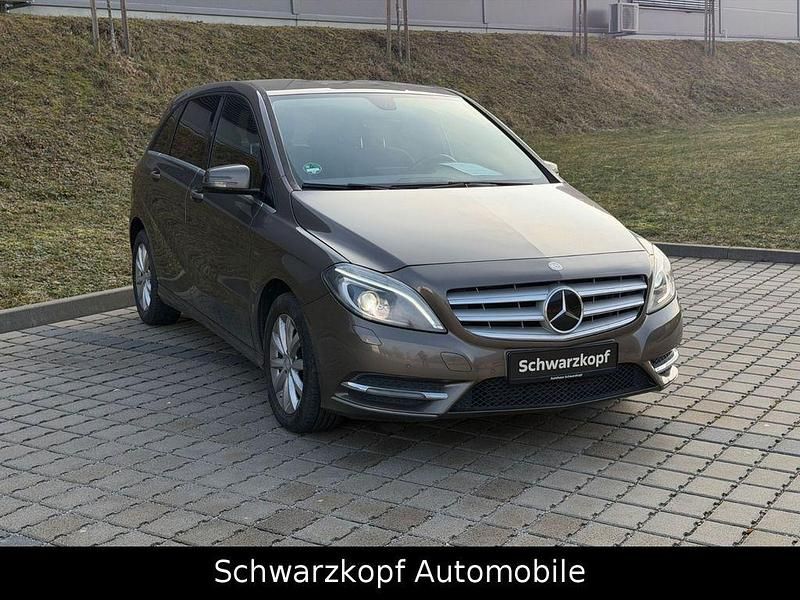 Gebraucht Mercedes B200 136 PS (100 kW) 2013 Van / Kleinbus