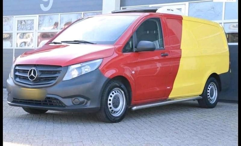 Andere farben Gebraucht 2015 Mercedes Vito Van / Kleinbus | 12.000 € - Bild 1/4