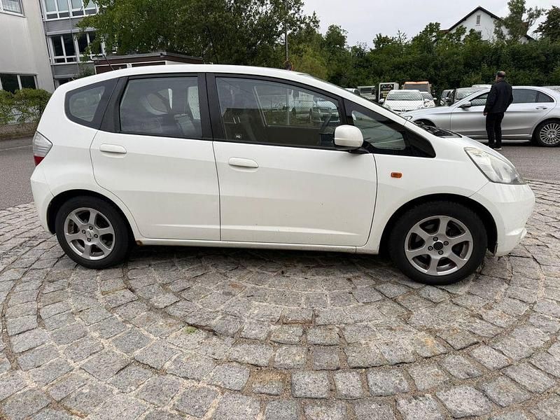 Gebraucht Honda Jazz Trend 90 PS (66 kW) 2009 Weiß Kleinwagen