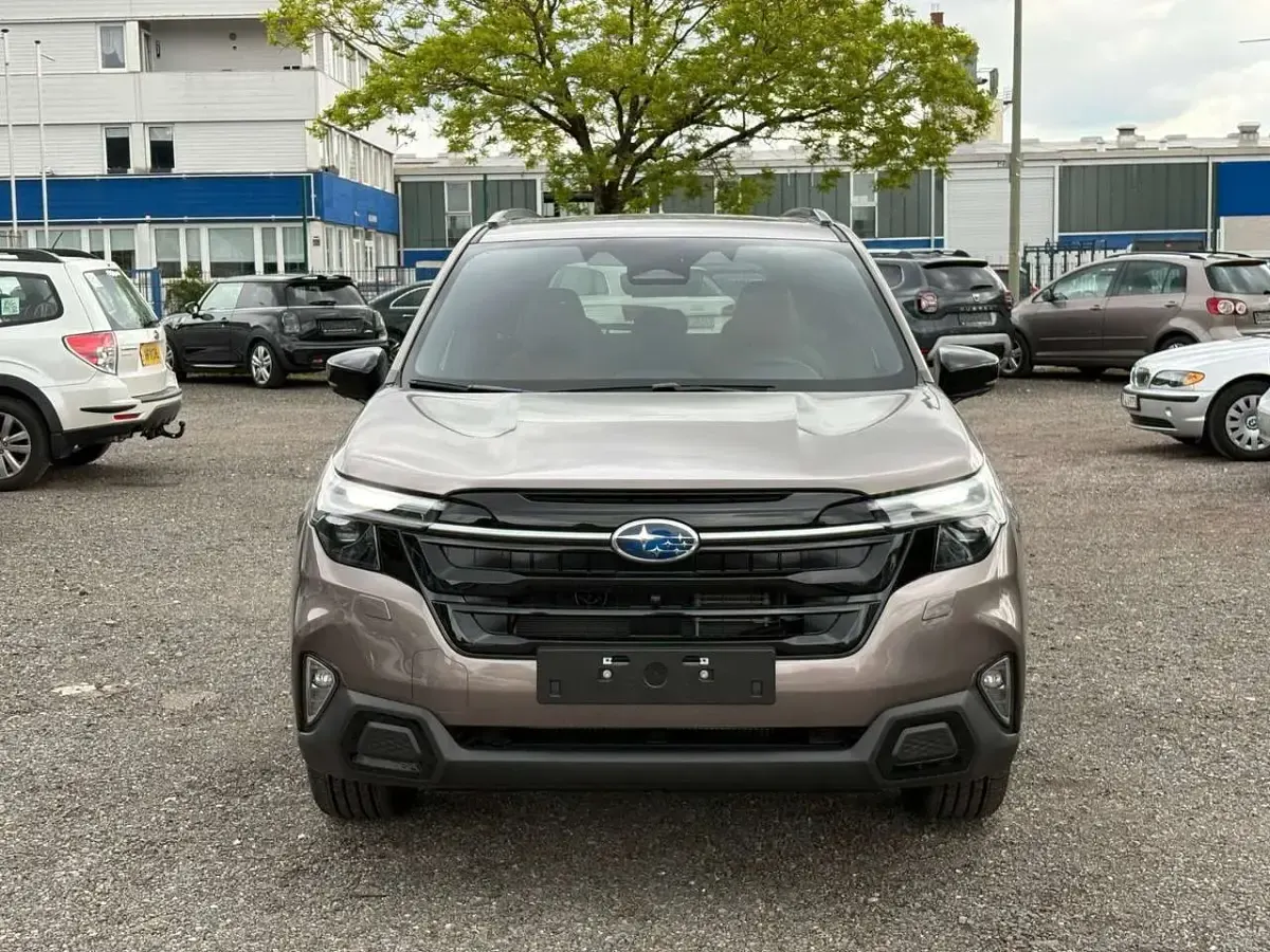 Neu Subaru Forester Platinum 136 PS (100 kW) 2025 Beige SUV