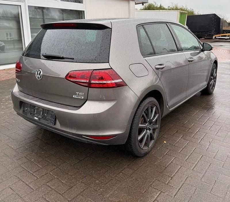 Gebraucht VW Golf VII LOUNGE 86 PS (63 kW) 2015 Limousine