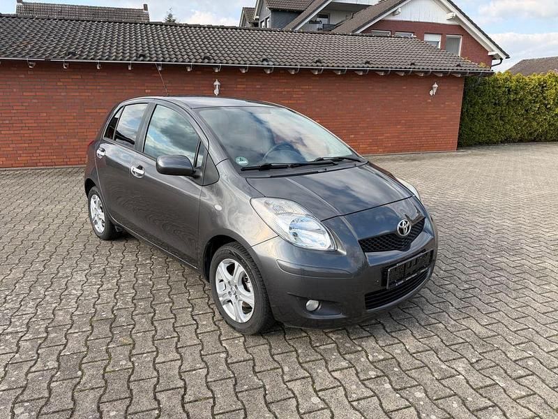 Gebraucht Toyota Yaris Edition 99 PS (72 kW) 2011 Grau Kleinwagen