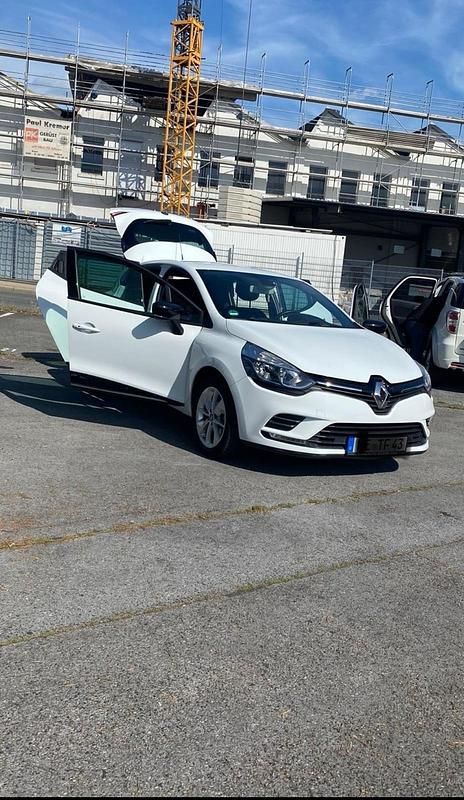 Weiß Gebraucht 2017 Renault Clio IV LIMITED Limousine | 7.890 € (Fairer Preis) - Bild 1/4