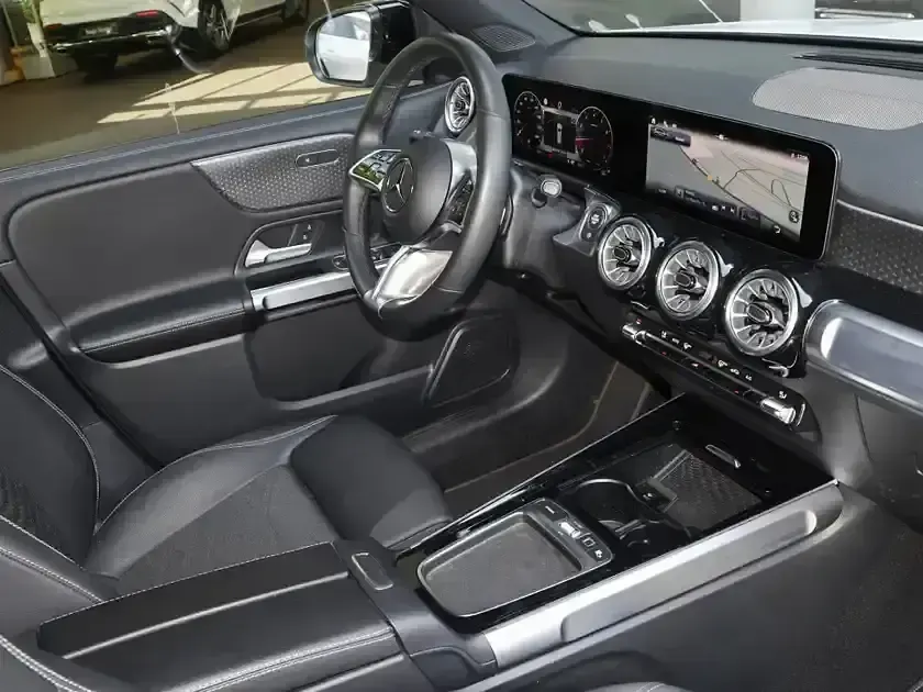 Gebraucht Mercedes GLB220 Progressive 190 PS (139 kW) 2025 Weiss unilack polarweiß SUV