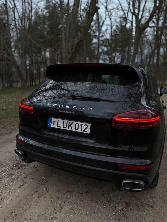 Second-hand Porsche Cayenne 262 CP (192 kW) 2015 Negru SUV