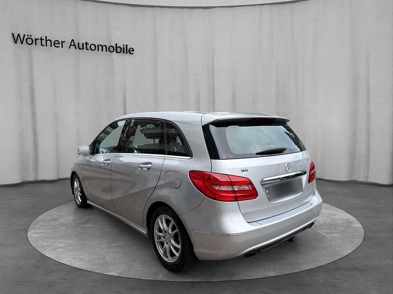 Gebraucht Mercedes B180 Avantgarde 122 PS (89 kW) 2013 Silber Van / Kleinbus