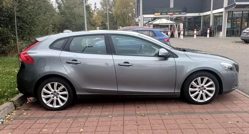 Gebraucht Volvo V40 Kinetic 120 PS (88 kW) 2015 Grau Limousine