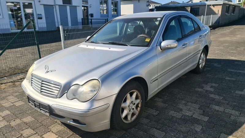 Silber Gebraucht 2003 Mercedes C180 Elegance Limousine | 1.999 € (Fairer Preis) - Bild 1/4
