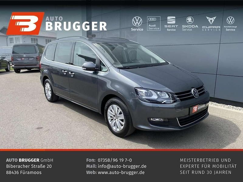 Grau (indiumgrau metallic) Gebraucht 2022 VW Sharan Comfortline Van / Kleinbus | 36.880 € (Teuer) - Bild 1/4