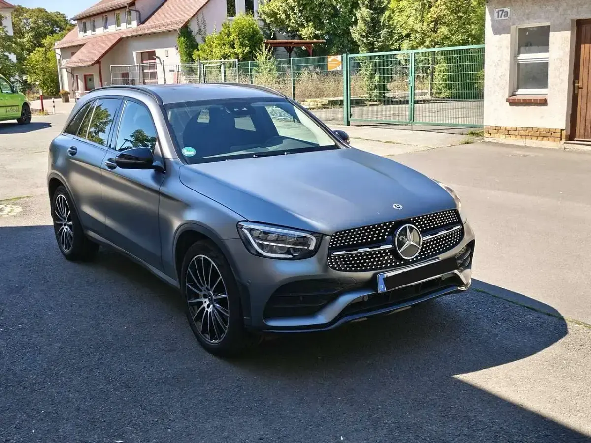 Gebraucht Mercedes GLC200 AMG line Plus 197 PS (144 kW) 2021 Grau SUV