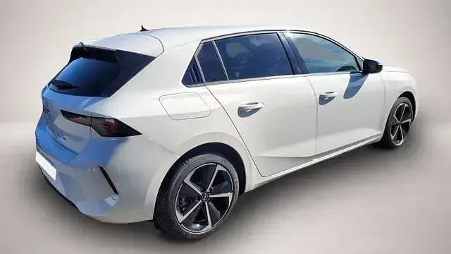Neu Opel Astra Edition 131 PS (96 kW) 2026 Manufacturer Limousine