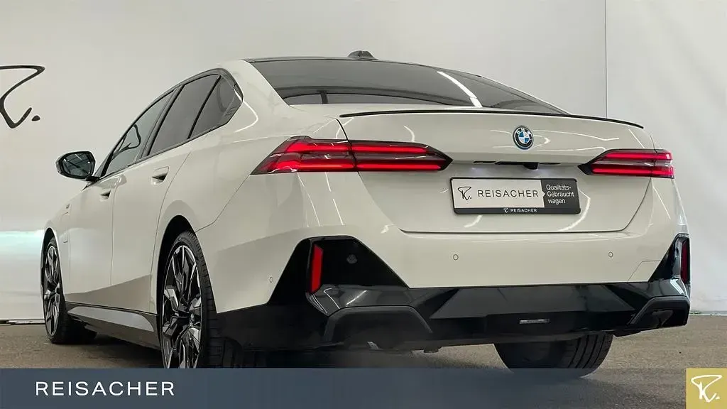 Gebraucht BMW 550e M Sport 490 PS (360 kW) 2025 Weiß Limousine