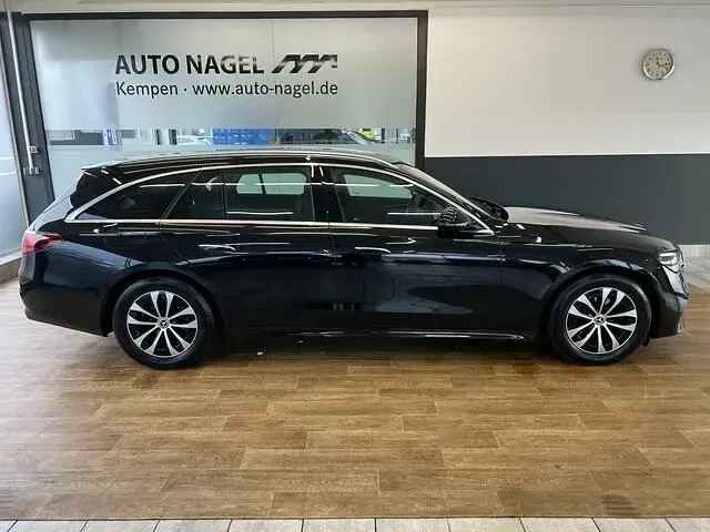 Gebraucht Mercedes E220 Avantgarde 197 PS (144 kW) 2024 Schwarz Kombi