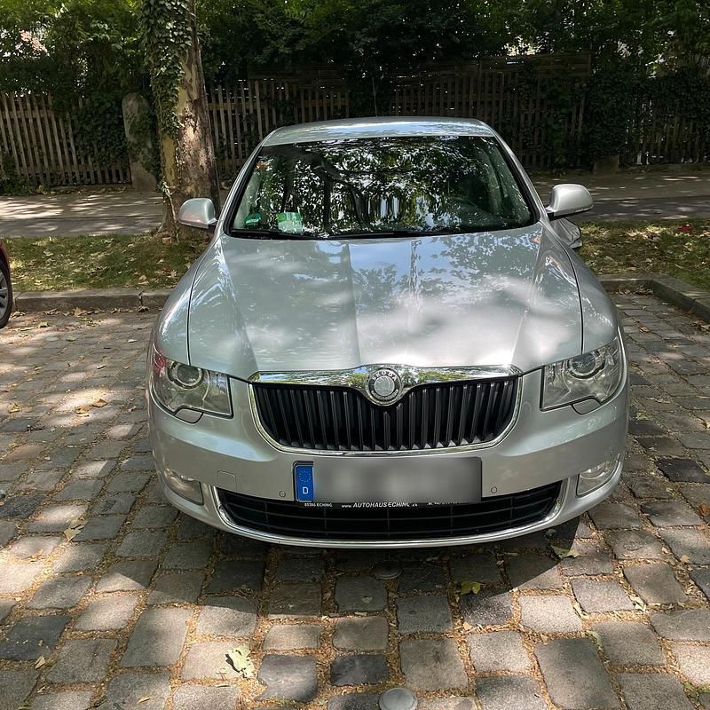 Silber Gebraucht 2009 Skoda Superb Limousine | 5.500 € (Guter Preis) - Bild 1/4