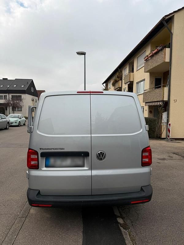 Gebraucht VW Transporter 136 PS (100 kW) 2018 Grau Van