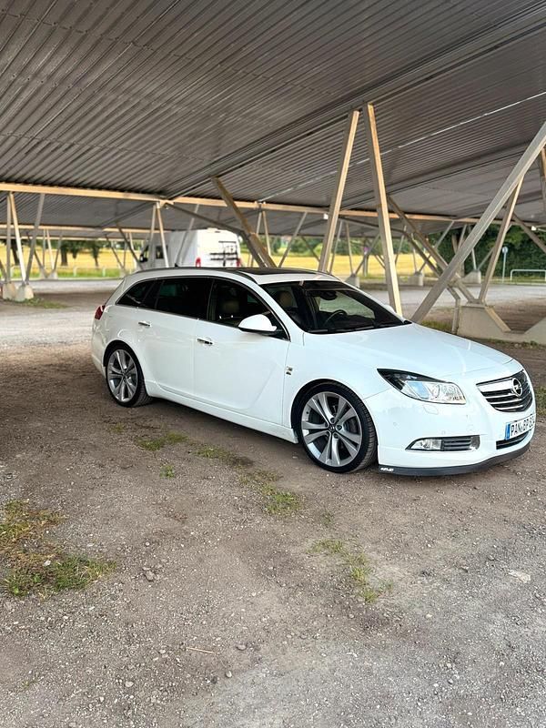 Weiß Gebraucht 2012 Opel Insignia OPC Kombi | 5.100 € (Fairer Preis) - Bild 1/4