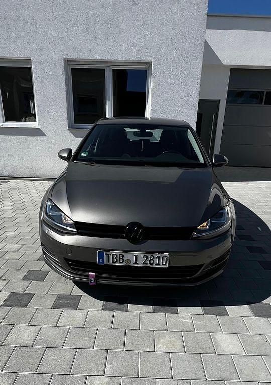 Grau Gebraucht 2017 VW Golf VII Limousine | 12.500 € (Fairer Preis) - Bild 1/4