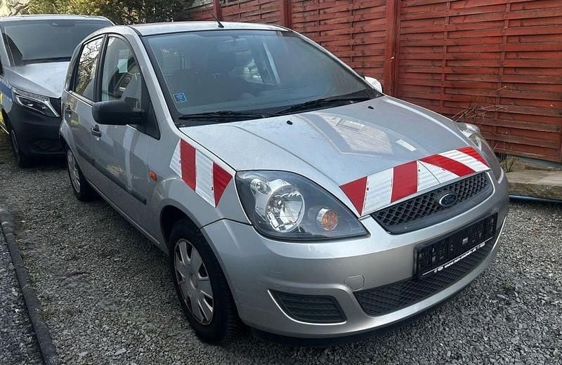Gebraucht Ford Fiesta 60 PS (44 kW) 2007 Silber Kleinwagen