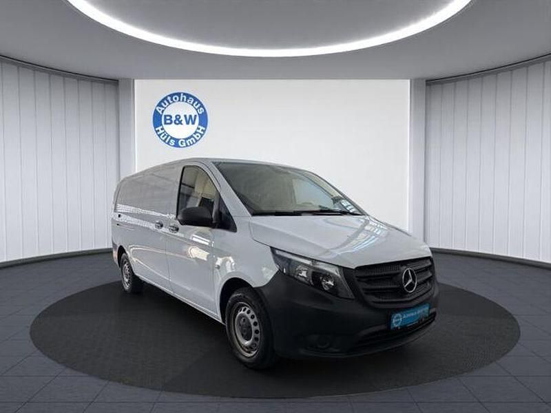 Weiß Gebraucht 2024 Mercedes Vito Van / Kleinbus | 33.999 € (Guter Preis) - Bild 1/4