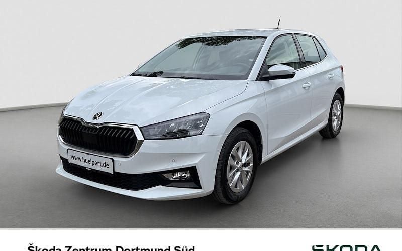 Weiß Gebraucht 2022 Skoda Fabia Style Limousine | 18.988 € (Fairer Preis) - Bild 1/4