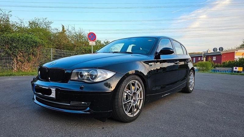 Schwarz Gebraucht 2009 BMW 130 Performance Kleinwagen | 16.500 € (Etwas zu teuer) - Bild 1/4