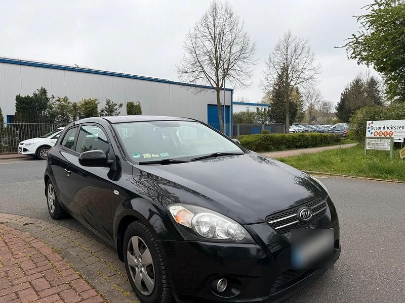 Gebraucht Kia Ceed 116 PS (85 kW) 2010 Schwarz Kleinwagen