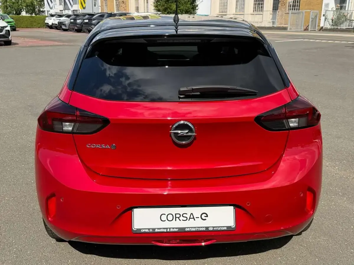 Gebraucht Opel Corsa-e Elegance 100 kW (136 PS) 2023 Chili rot/kardio rot Kleinwagen