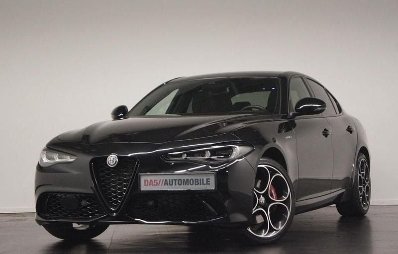 Schwarz Gebraucht 2024 Alfa Romeo Giulia Tech Edition Limousine | 37.700 € (Superpreis) - Bild 1/4