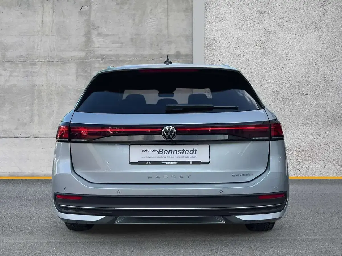 Gebraucht VW Passat Business 204 PS (150 kW) 2025 Silber Kombi