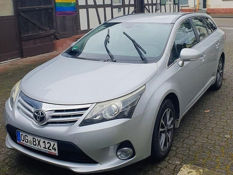 Gebraucht Toyota Avensis Multidrive S 147 PS (108 kW) 2013 Silber Kombi