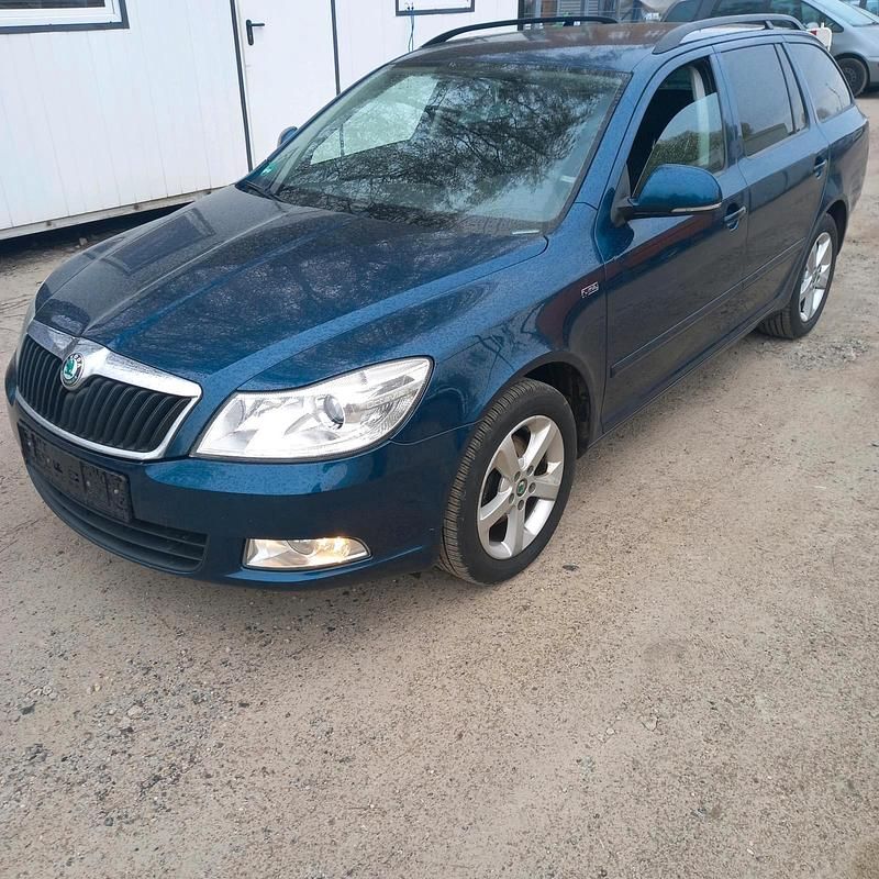 Gebraucht Skoda Octavia 105 PS (77 kW) 2011 Blau Kombi