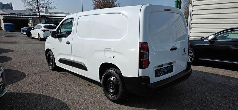 Gebraucht Peugeot Partner 102 PS (75 kW) 2019 Weiß Van / Kleinbus