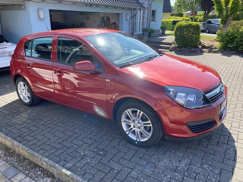 Gebraucht Opel Astra Edition 90 PS (66 kW) 2006 Rot Limousine