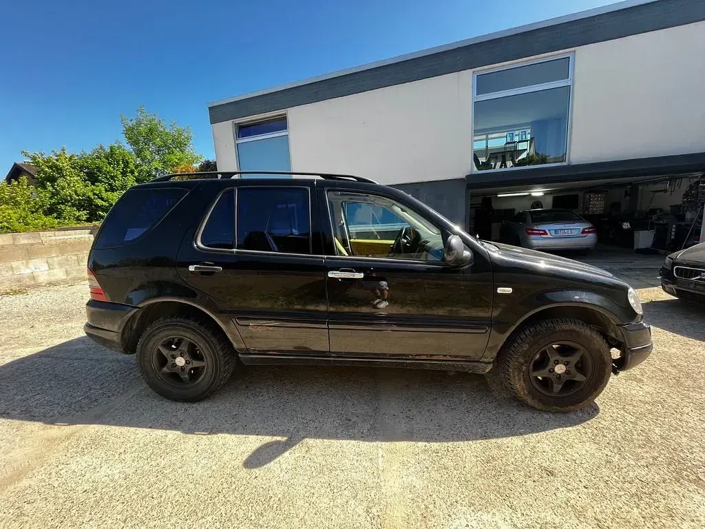 Gebraucht Mercedes ML320 218 PS (160 kW) 1999 Schwarz SUV