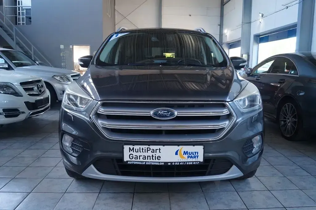 Gebraucht Ford Kuga Titanium 120 PS (88 kW) 2017 Grau SUV