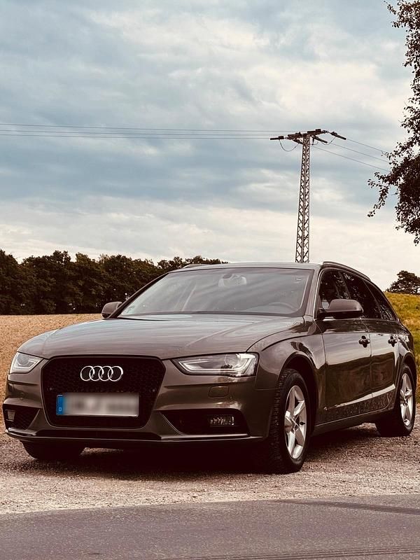 Grau Gebraucht 2013 Audi A4 Kombi | 12.000 € - Bild 1/4