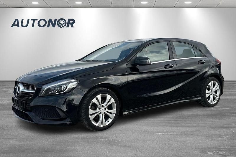 Schwarz Gebraucht 2018 Mercedes A200 AMG line Limousine | 13.000 € (Superpreis) - Bild 1/4