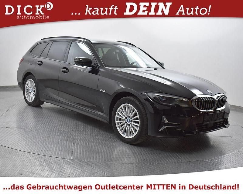 Schwarz Gebraucht 2022 BMW 330e Luxury Line Limousine | 25.750 € (Superpreis) - Bild 1/4