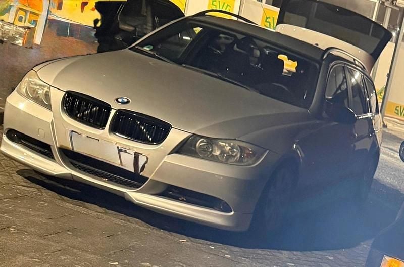 Silber Gebraucht 2006 BMW 320 Kombi | 3.399 € (Fairer Preis) - Bild 1/4