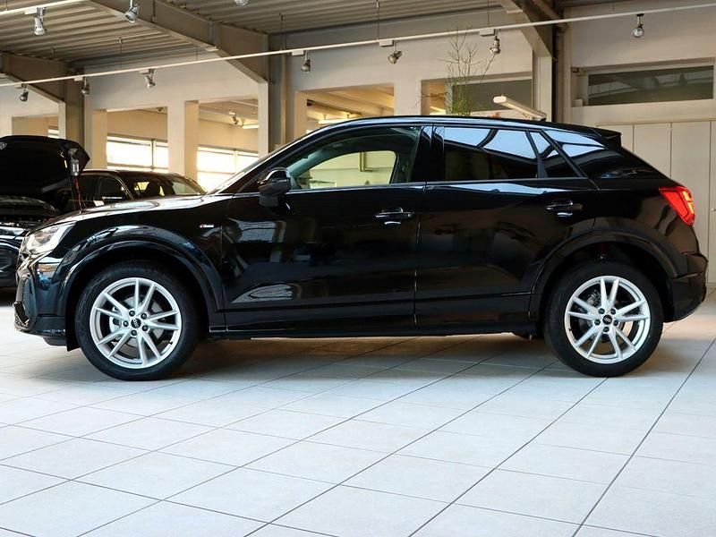 Gebraucht Audi Q2 S-Line 150 PS (110 kW) 2025 Mythosschwarz metallic SUV