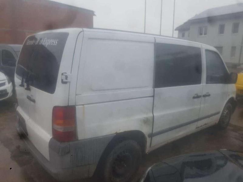 Gebraucht Mercedes Vito 122 PS (89 kW) 2001 Arktikweiß Van