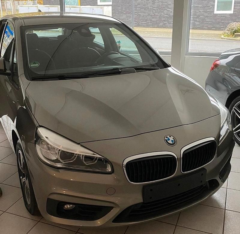 Beige Gebraucht 2016 BMW 220 Active Tourer Van / Kleinbus | 12.500 € (Fairer Preis) - Bild 1/4