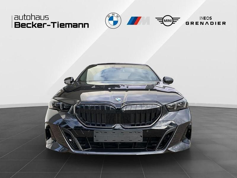 Neu BMW 540 Exclusive 303 PS (222 kW) 2025 Grau Limousine