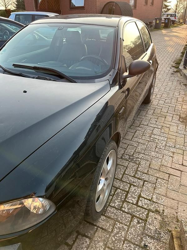 Gebraucht Alfa Romeo 147 105 PS (77 kW) 2005 Schwarz Kleinwagen