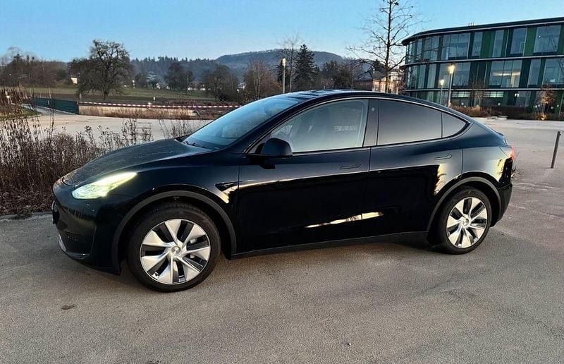 Gebraucht Tesla Model Y Standard Range 188 kW (256 PS) 2023 Schwarz SUV