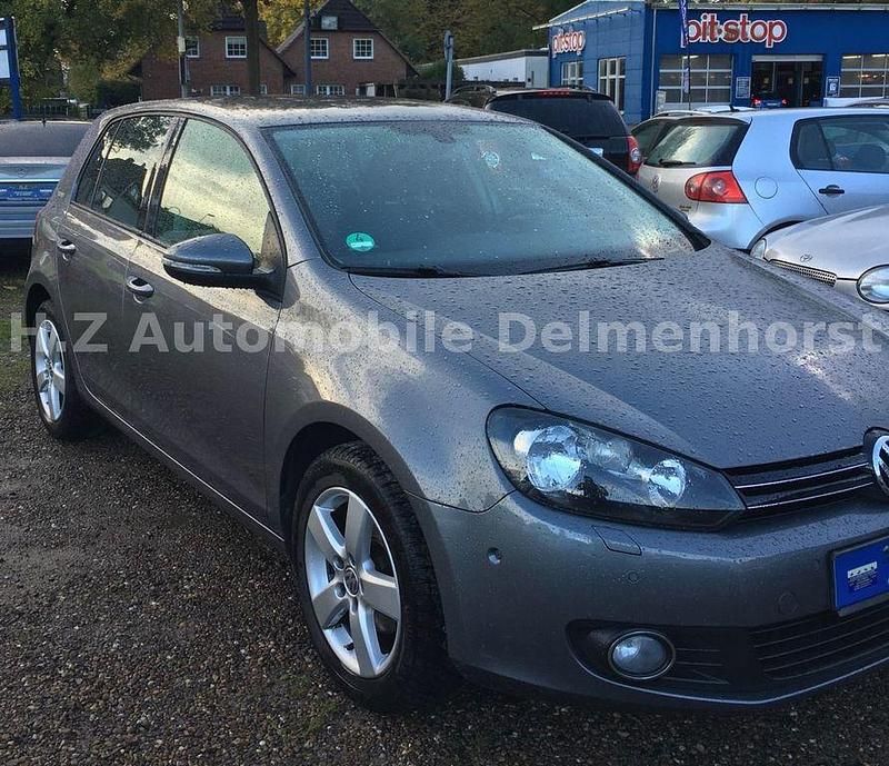 Gebraucht VW Golf VI Team 105 PS (77 kW) 2010 Grau Kleinwagen