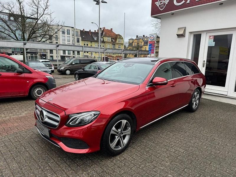 Gebraucht Mercedes E200 Avantgarde 184 PS (135 kW) 2018 Rot Limousine