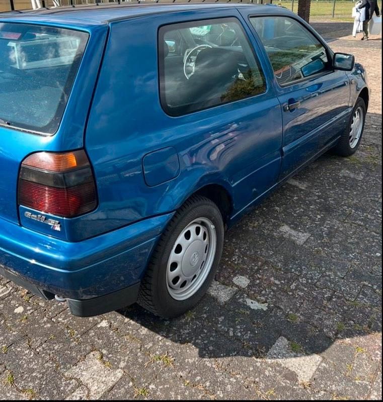 Blau Gebraucht 1996 VW Golf III Kleinwagen | 1.800 € - Bild 1/4